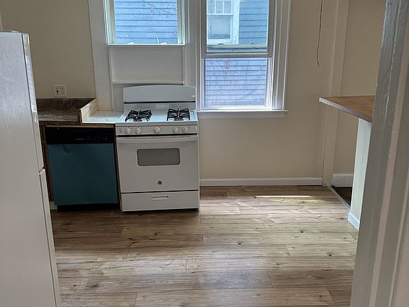 5th image of 85 Davis St #1