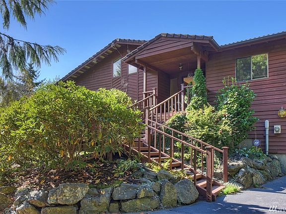 3rd image of 23997 Vinland Ct NW