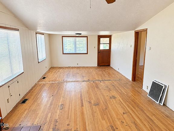 4th image of 500 Grand Ave