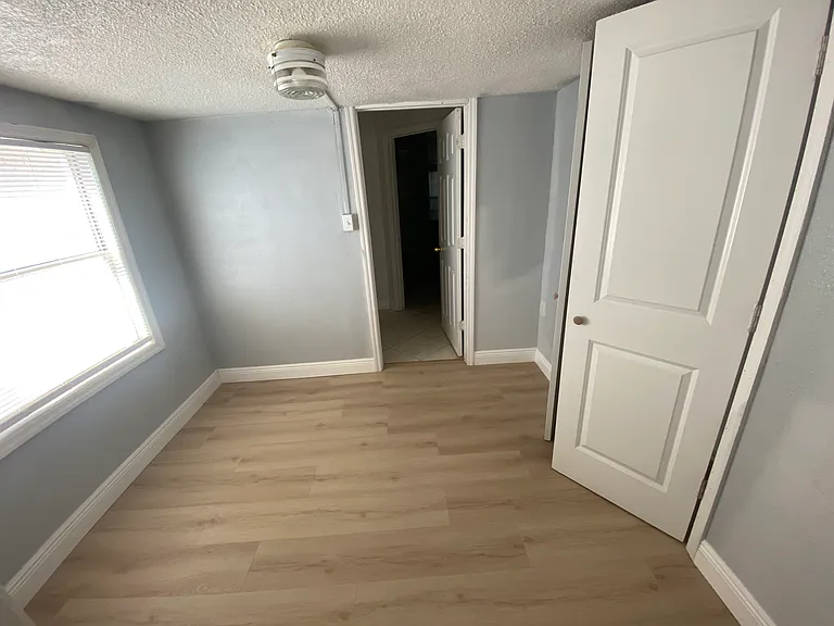 2512 N Dixie Fwy — Photo 19