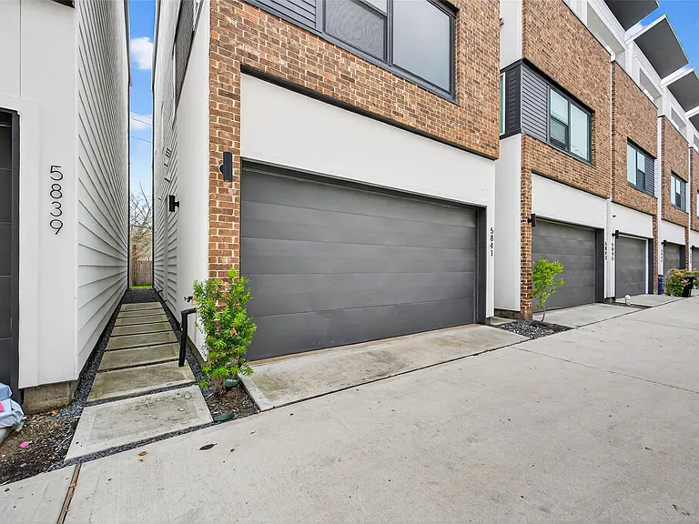 5841 Dolores St — Photo 2