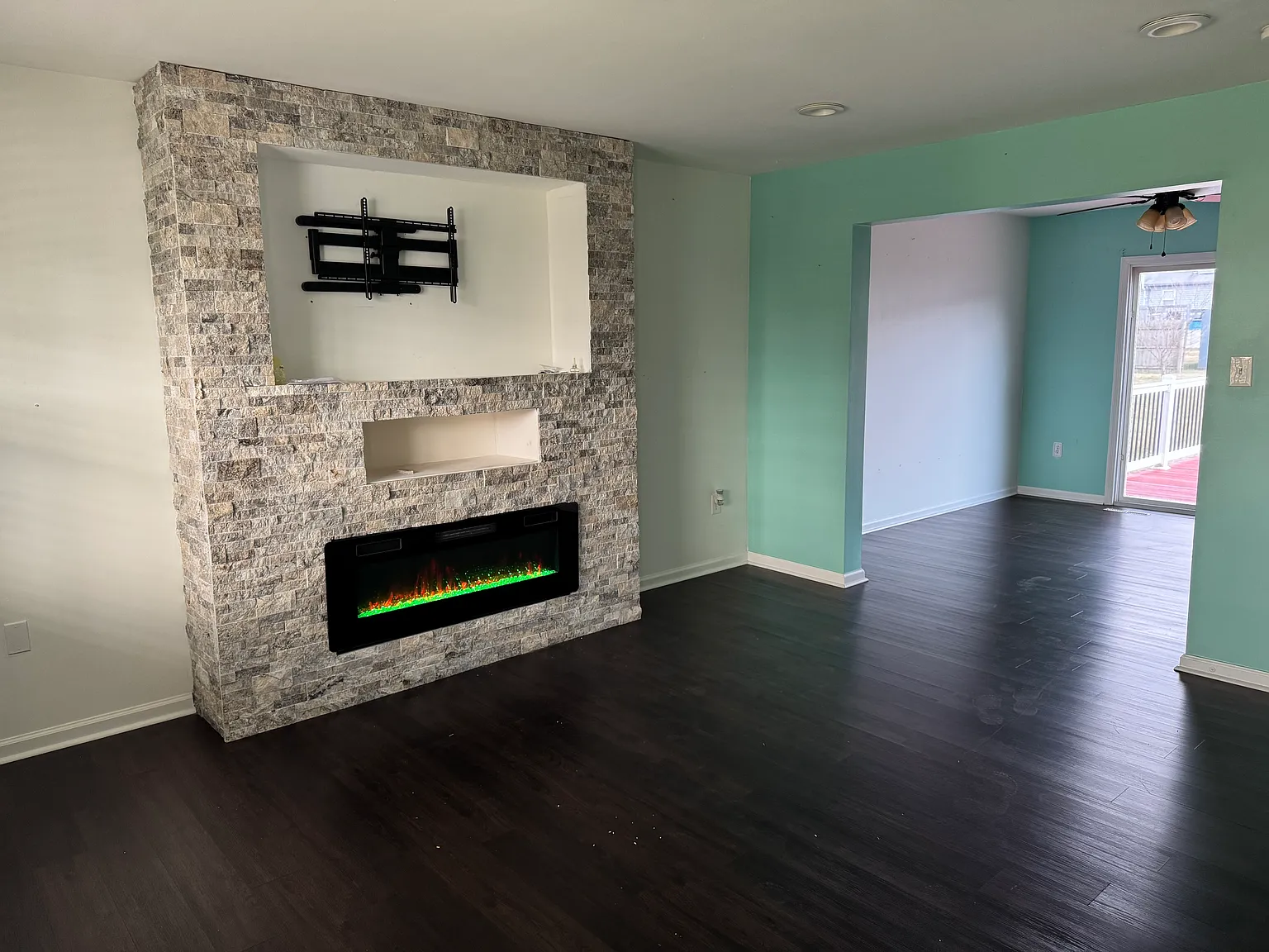 312 Galean Dr — Photo 2