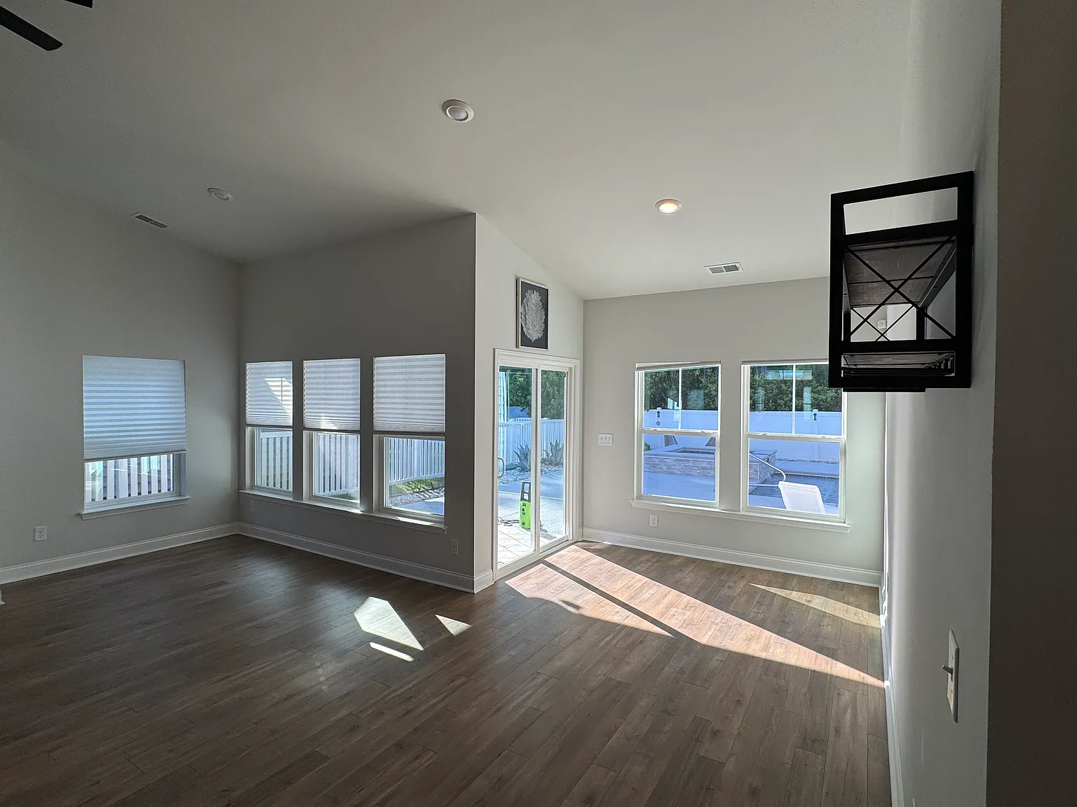 3 bed, 2028 sqft, $2,800 — Photo 4