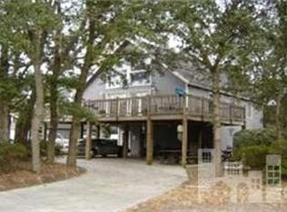 207 6th St S, Carolina Beach, NC 28428