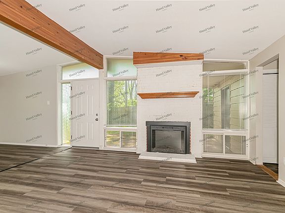 3rd image of 890 Saint Anthony Ln