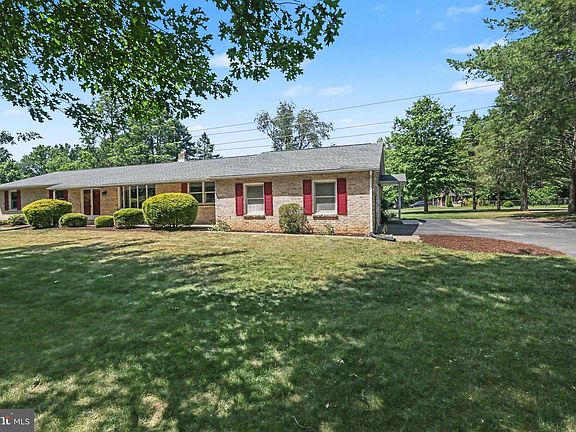 3rd image of 1308 Montfort Dr