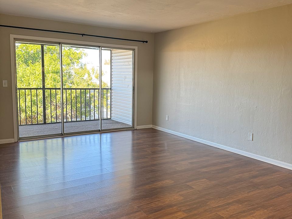 1st image of 2826 SE Santa Barbara Pl #201