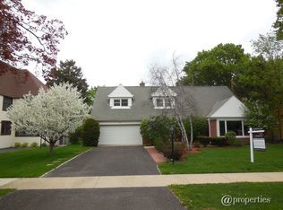 28 Park Ln, Golf, IL 60029