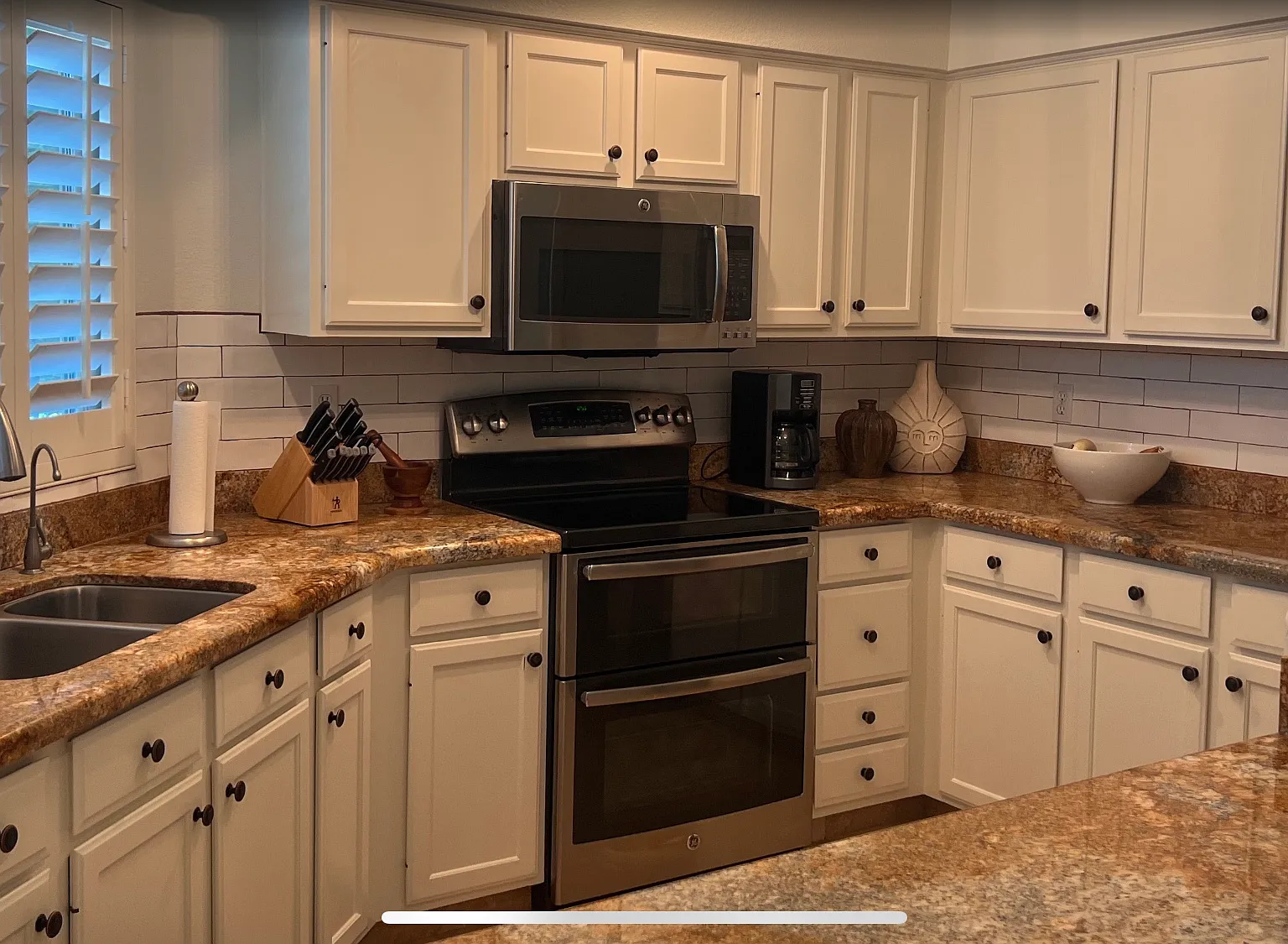 4 bed, 2419 sqft, $4,400 — Photo 3