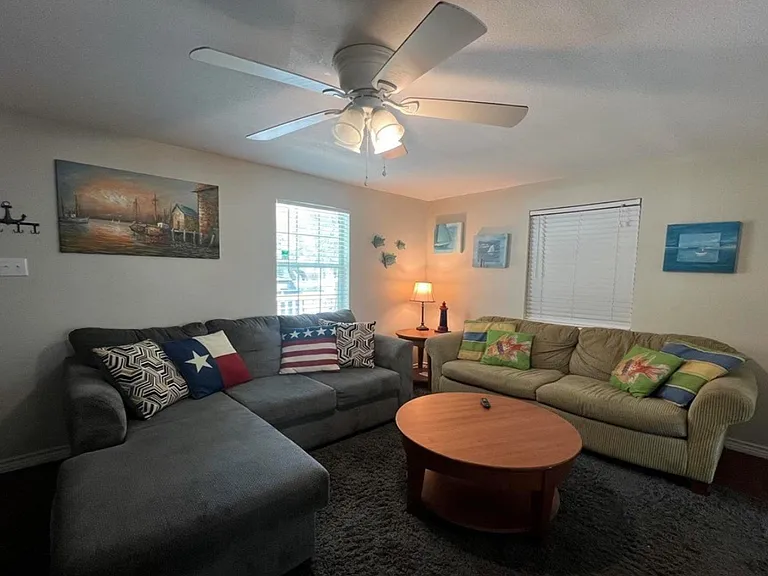 230 N Houston St — Photo 2