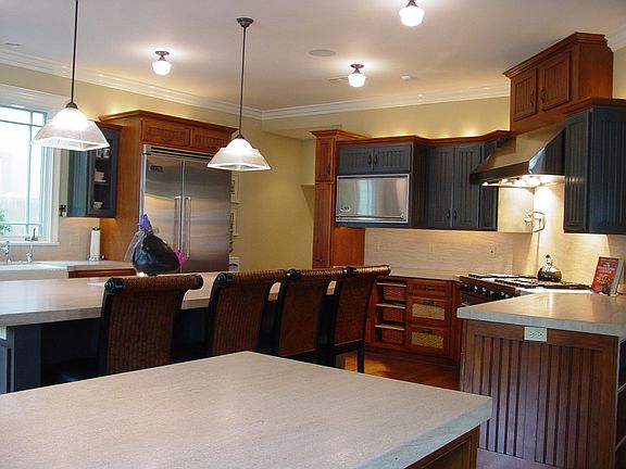 Gourmet Kitchen w/ Pro-Viking  Appliances