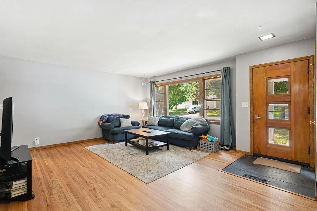 3 bed, 1750 sqft, $2,750 — Photo 4