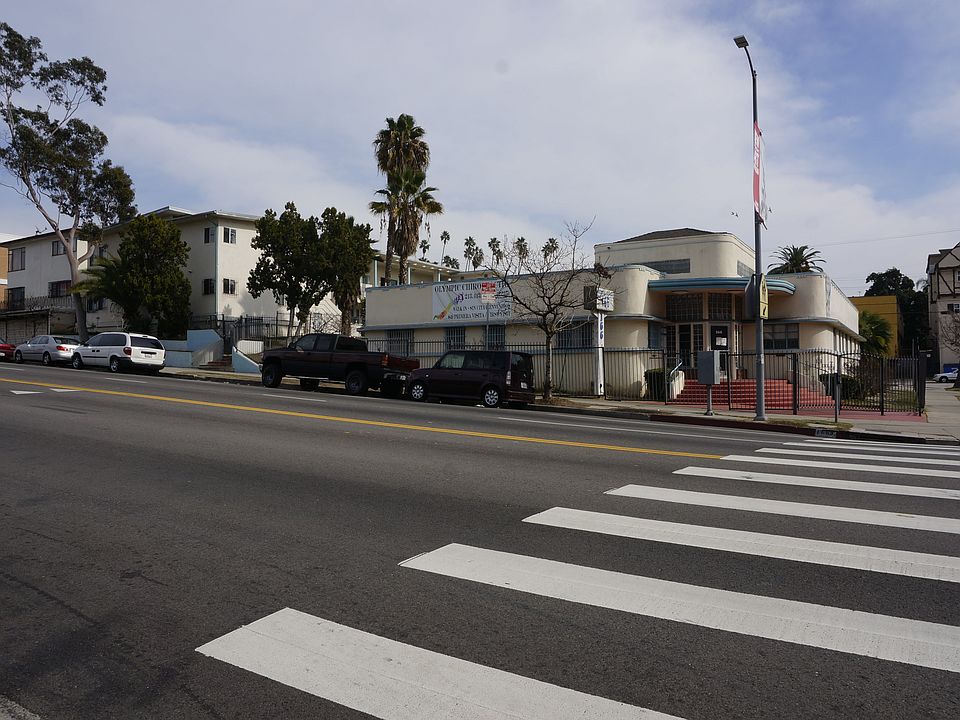 2 buildings on 1 lot