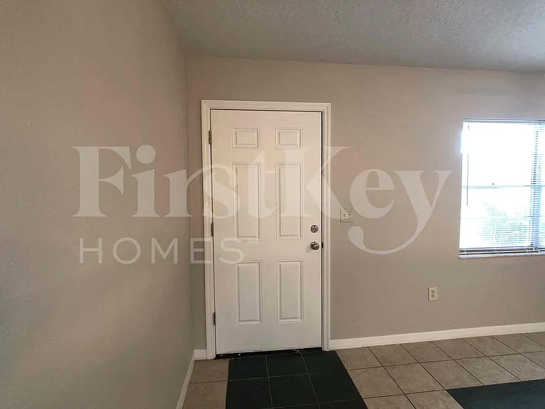 3252 Peterborough St — Photo 5