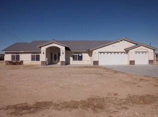 14966 Blackfoot Rd, Apple Valley, CA 92307