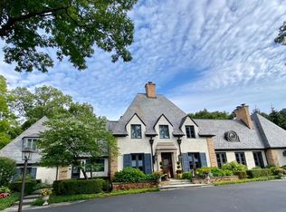 690 S Ridge Rd, Lake Forest, IL 60045