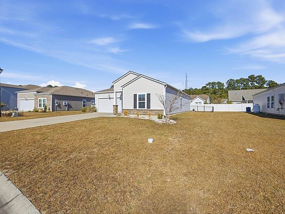 2nd image of 325 Hidden Cove Dr.