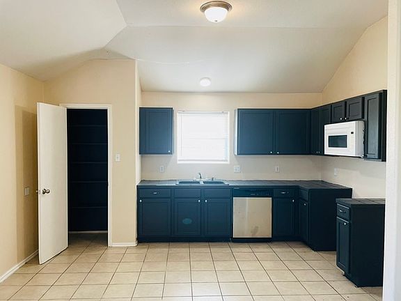 5th image of 140 Amber Ln