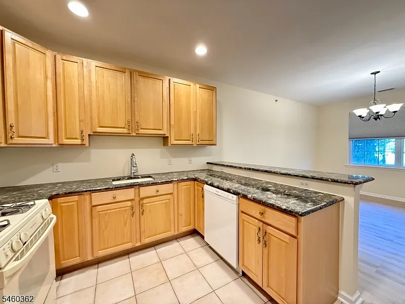 1 bed, 1.0 bath, 865 sqft, $2,300 — Photo 3