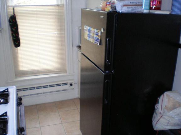 5th image of 393 Hudson Ave #3