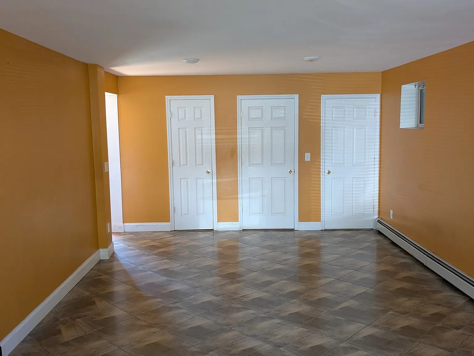 3 bed, 960 sqft, $3,000 — Photo 2