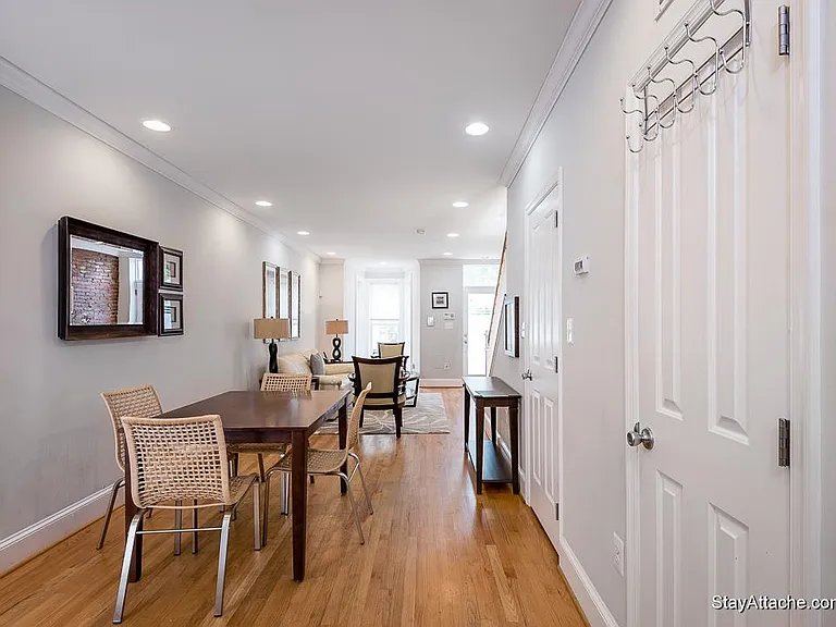221 E St NE — Photo 3