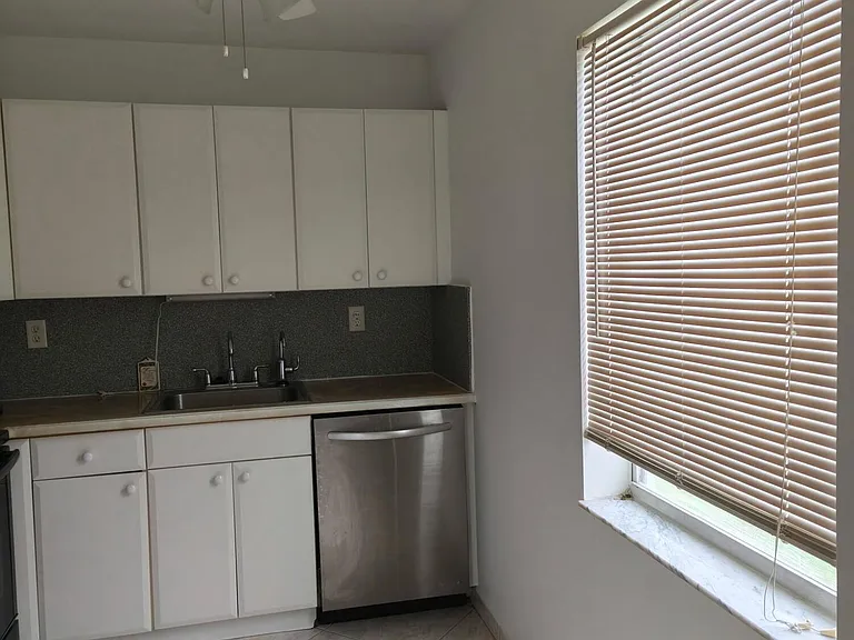 122 Normandy Ln #C — Photo 2