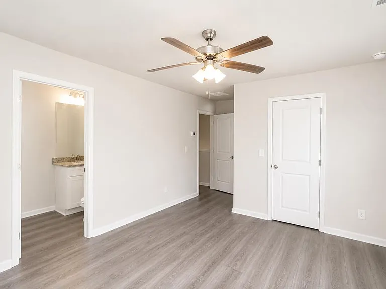 4244 Crosby Ln — Photo 15