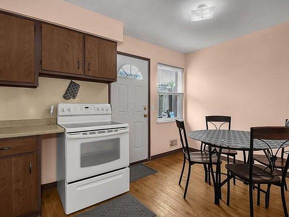 5th image of 5690 Beechcroft Rd APT B