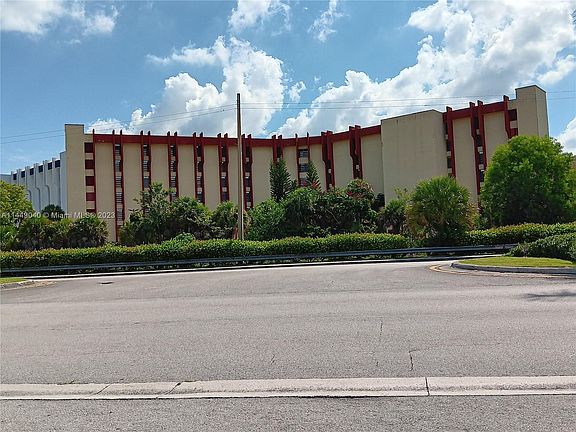 4th image of 9686 Fontainebleau Blvd APT 108