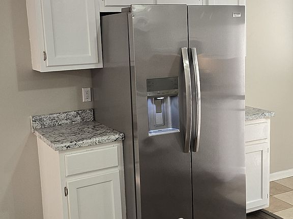 3rd image of 403 Sara Leigh Dr #2