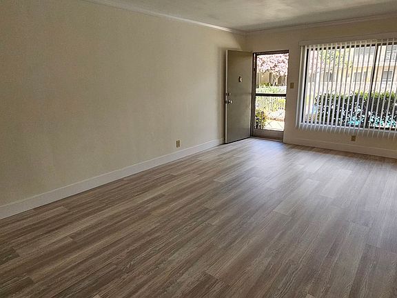 3rd image of 275 S Marengo Ave APT 4