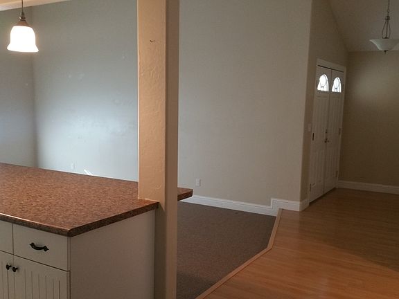 3rd image of 843 Wood Ln