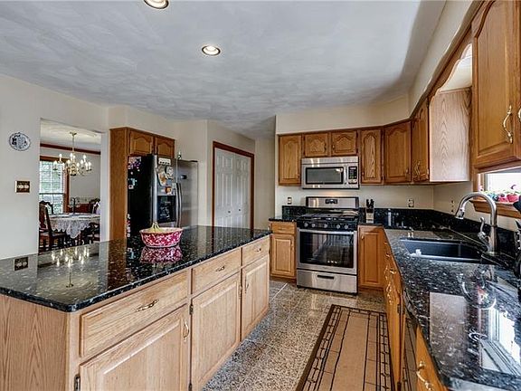 4th image of 141 Cool Springs Ln