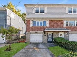 25038 39th Rd, Little Neck, NY 11363