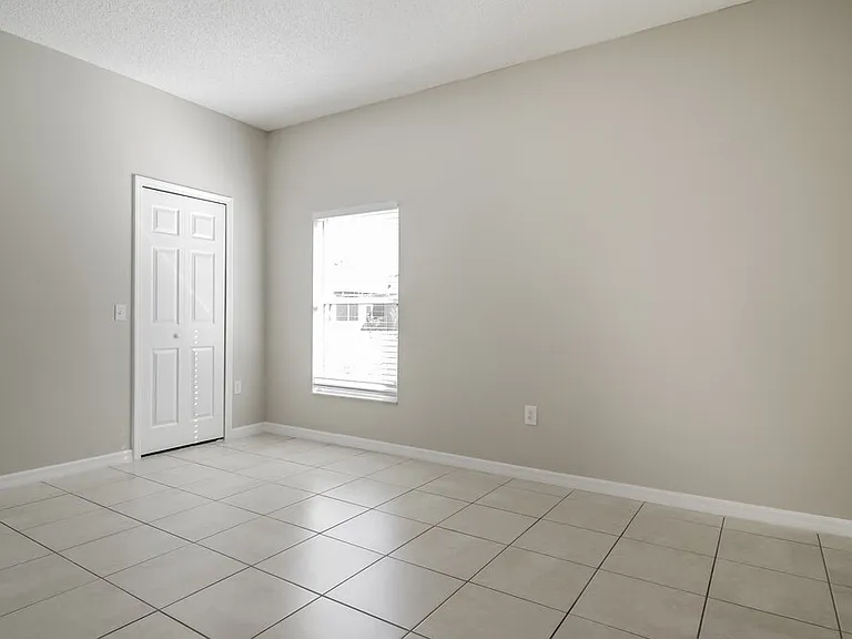 562 Bristol Cir — Photo 14