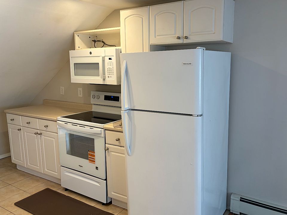 1st image of 2 Carriage Ln #2
