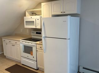2 Carriage Ln #2, Levittown, NY 11756