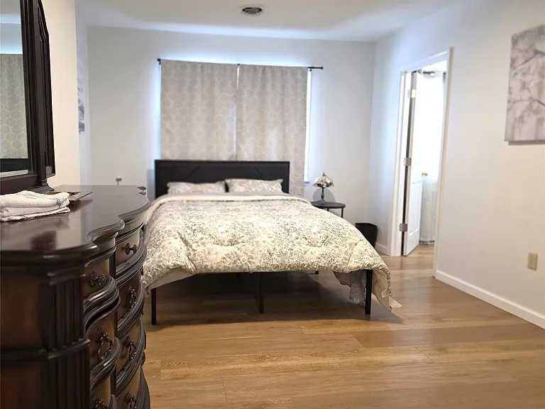 90 W Market St #1 — Photo 13