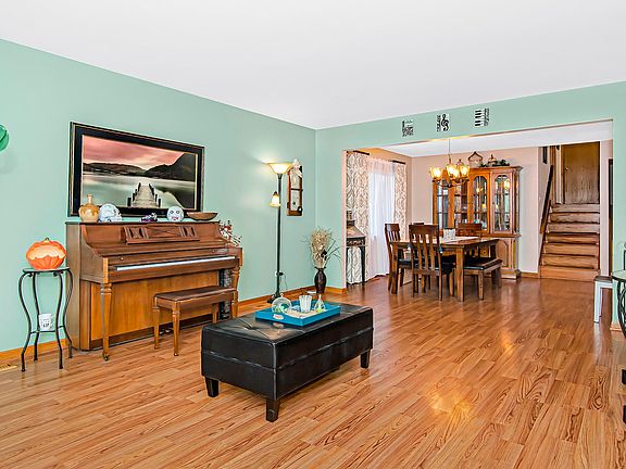 5th image of 17053 Oconto Ave
