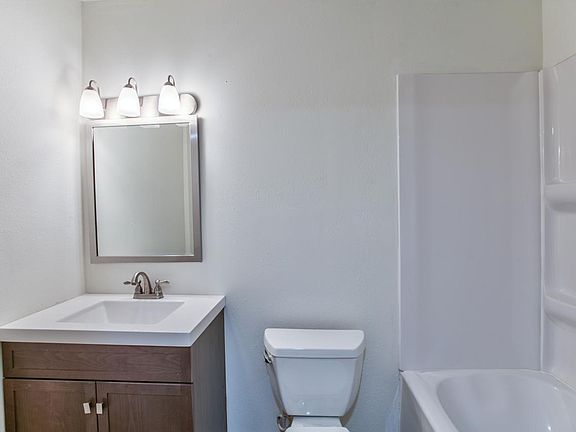 2BR - Upstairs Bathroom