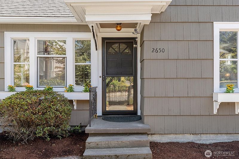 4th image of 2650 Walnut Avenue SW