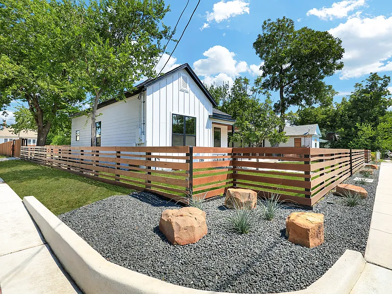 2425 Monterey St — Photo 34