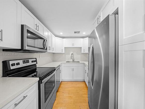 2nd image of 3301 NE 5th Ave Penthouse 11