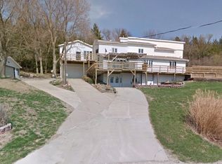 21466 Applewood Rd, Council Bluffs, IA 51503