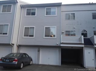 10 Staffordshire Commons Dr, Wallingford, CT 06492