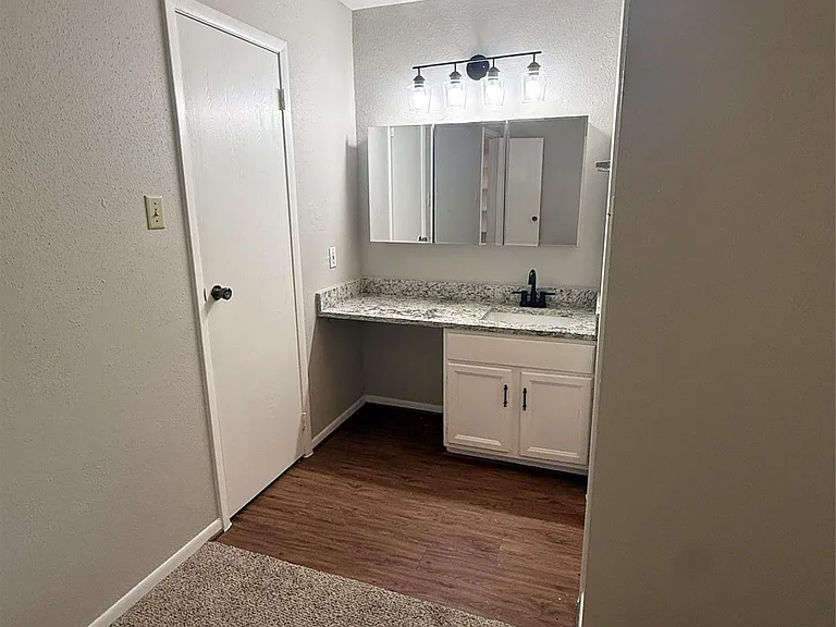 923 Carrell St #D — Photo 14