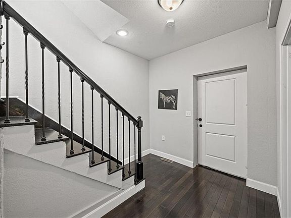 4th image of 3519 Thompson Ave