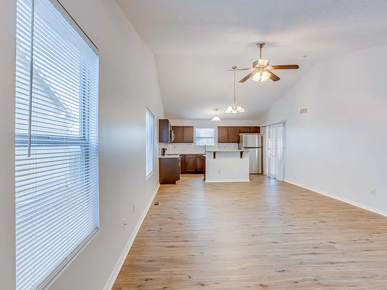 1048 E Karla Ave — Photo 3