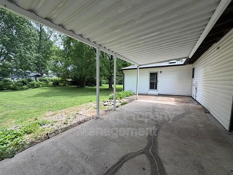 2245 Lindsay Ln — Photo 8